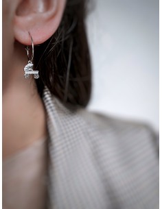 Newborn Wire Single Earring