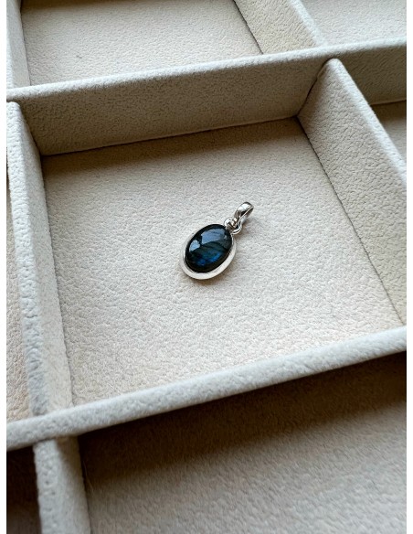 Labradorite Small Oval Medallion