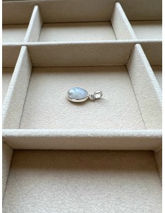 Small Oval Shape Moonstone...