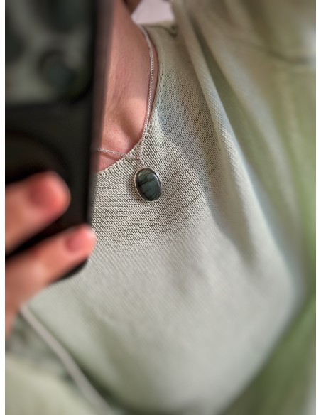 Labradorite medallion 3.3 cm x 2.4 cm