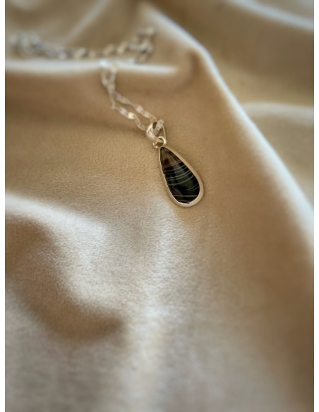 Agate medallion 2.7 cm x 1.3 cm