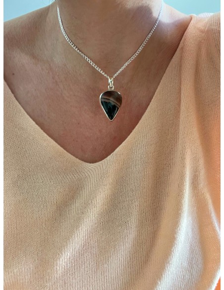 Agate medallion 3 cm x 2 cm