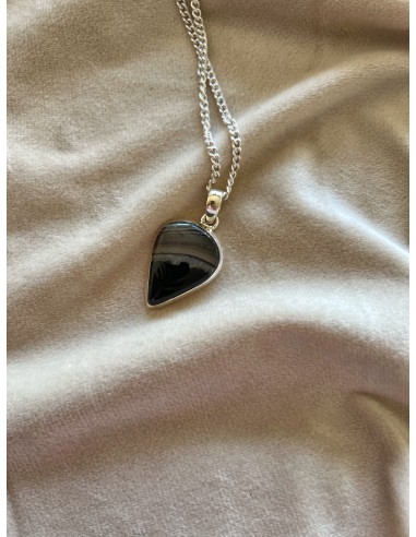 Agate medallion 3 cm x 2 cm