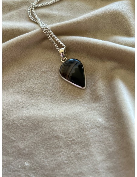 Agate medallion 3 cm x 2 cm