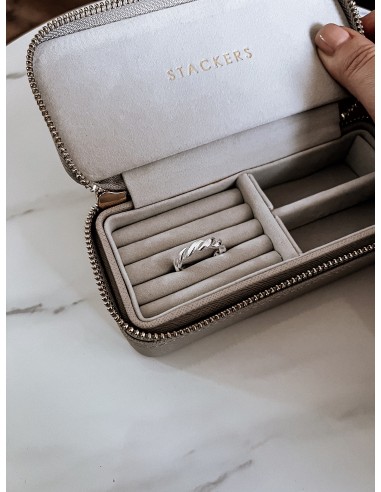 Adjustable twisted ring