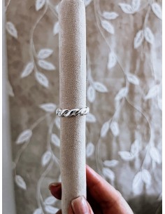 Adjustable twisted ring