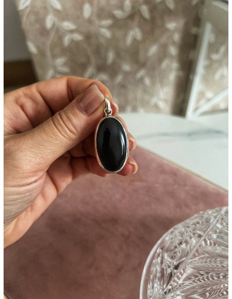 Oval Onyx medallion 3.4 cm x 2 cm