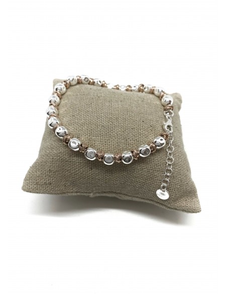 Bracelet with Cubes and Knots