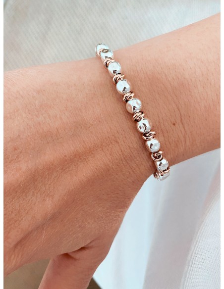 Bracelet with Cubes and Knots