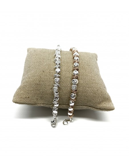 Bracelet with Cubes and Knots