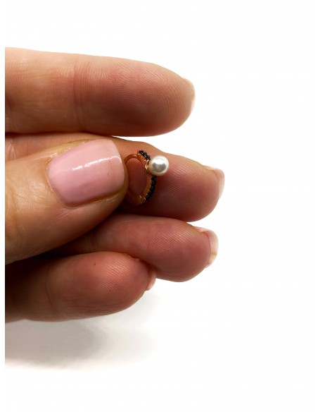 Mono Huggie Earring Zircons and Pearl