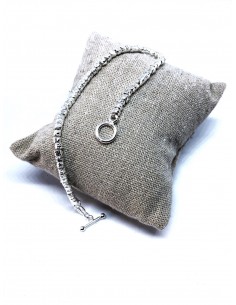 Bracciale con Pepite Martellate Tonde e Chiusura a T